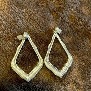 2/$10 Teardrop earrings